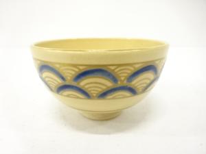 清鳳造　金彩色絵　青海波　茶碗